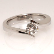 Ring in Platin mit einem Diamanten 0.68 ct.